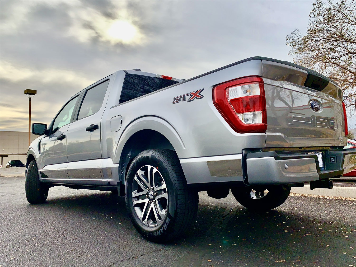 https://www.catalograck.com/ImgVDHR/ICI/2021_FORD_F150_T4171-304M_3.jpg