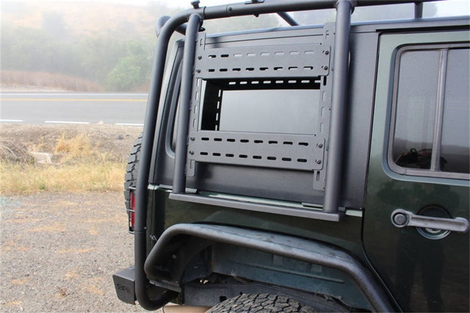 https://www.catalograck.com/ImgVDHR/BOD/2022_Jeep_JK_Cargo_Rack_Shoot-6.jpg