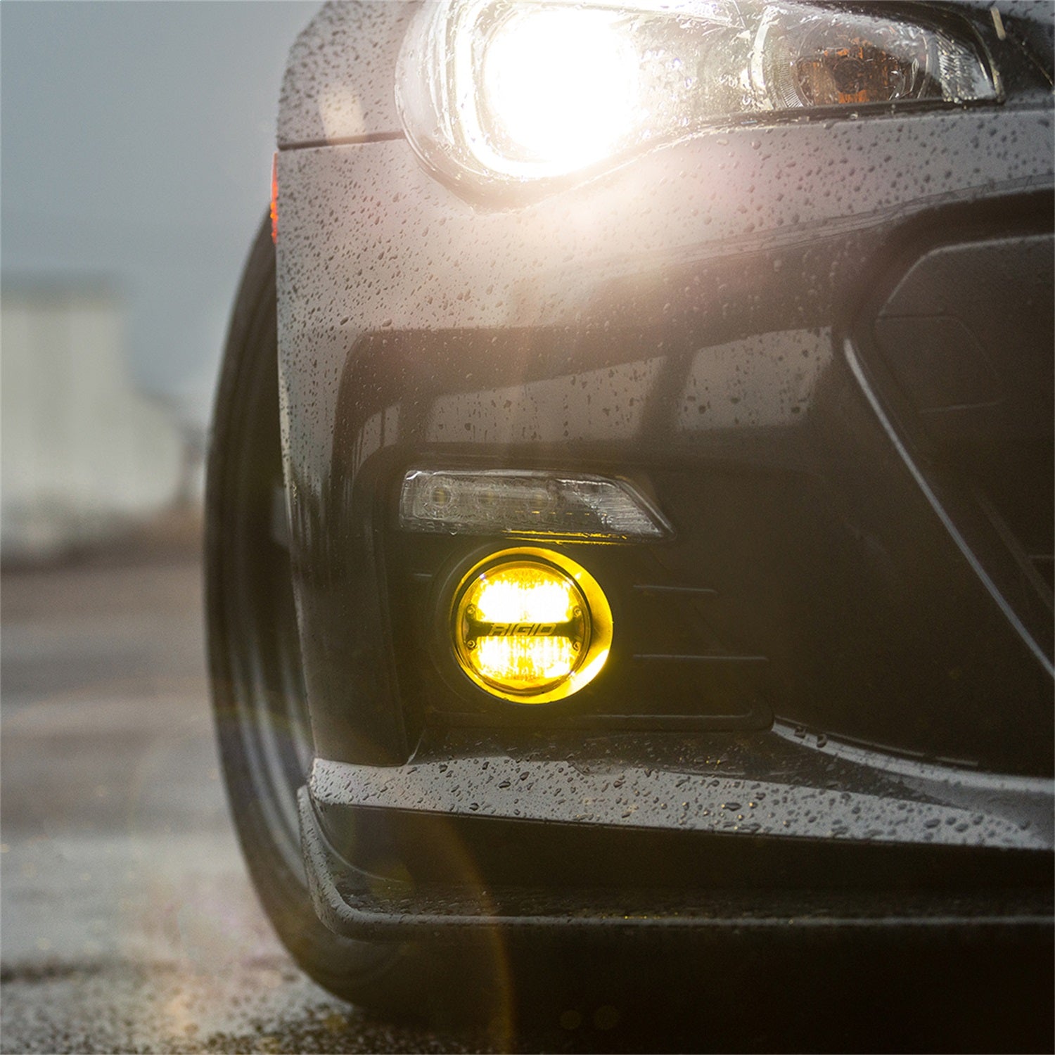 https://www.catalograck.com/ImgVDHR/RIG/36121-360-Series_PRO_SAE_Fog_Yellow_Pair-Lifestyle-02.jpg