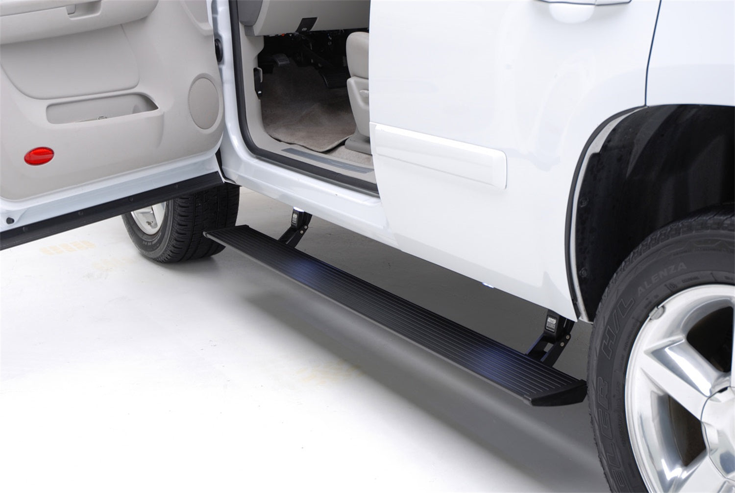 AMP Research 76332-01A PowerStep Plug-N-Play System Fits 18-19 Expedition