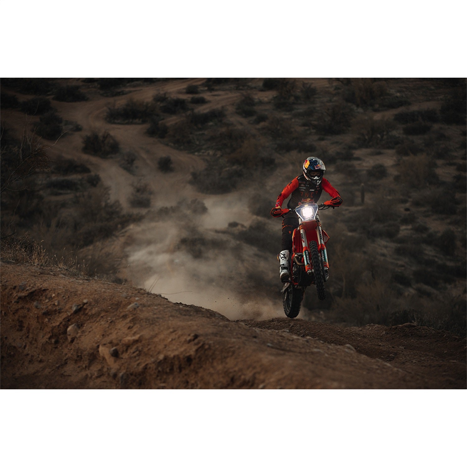 https://www.catalograck.com/ImgVDHR/RIG/Adapt_XE_Extreme_Enduro_LED_Lifestyle_02.jpg
