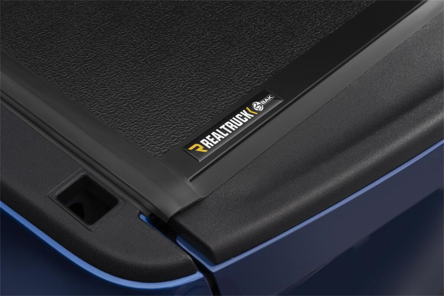 https://www.catalograck.com/ImgVDHR/BAK/BK_BAKFlip-G2_17RAM_Details_04Badge_RT.jpg