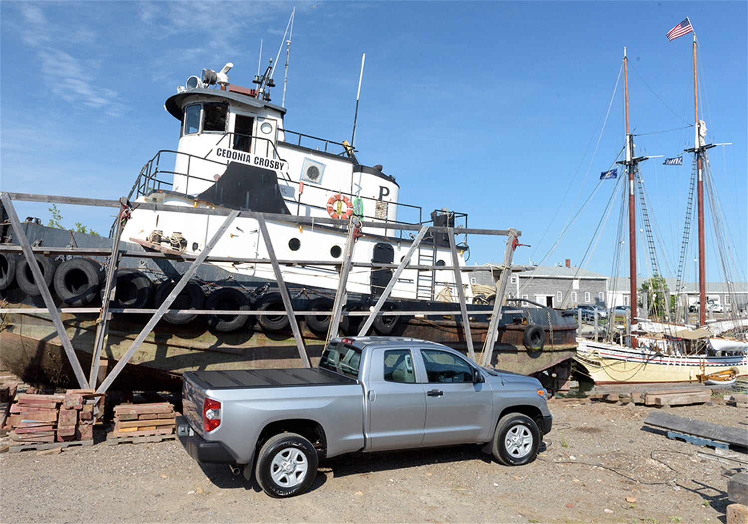 https://www.catalograck.com/ImgVDHR/BAK/BK_BAKFlip_G2_Tundra_BoatClosed1.jpg