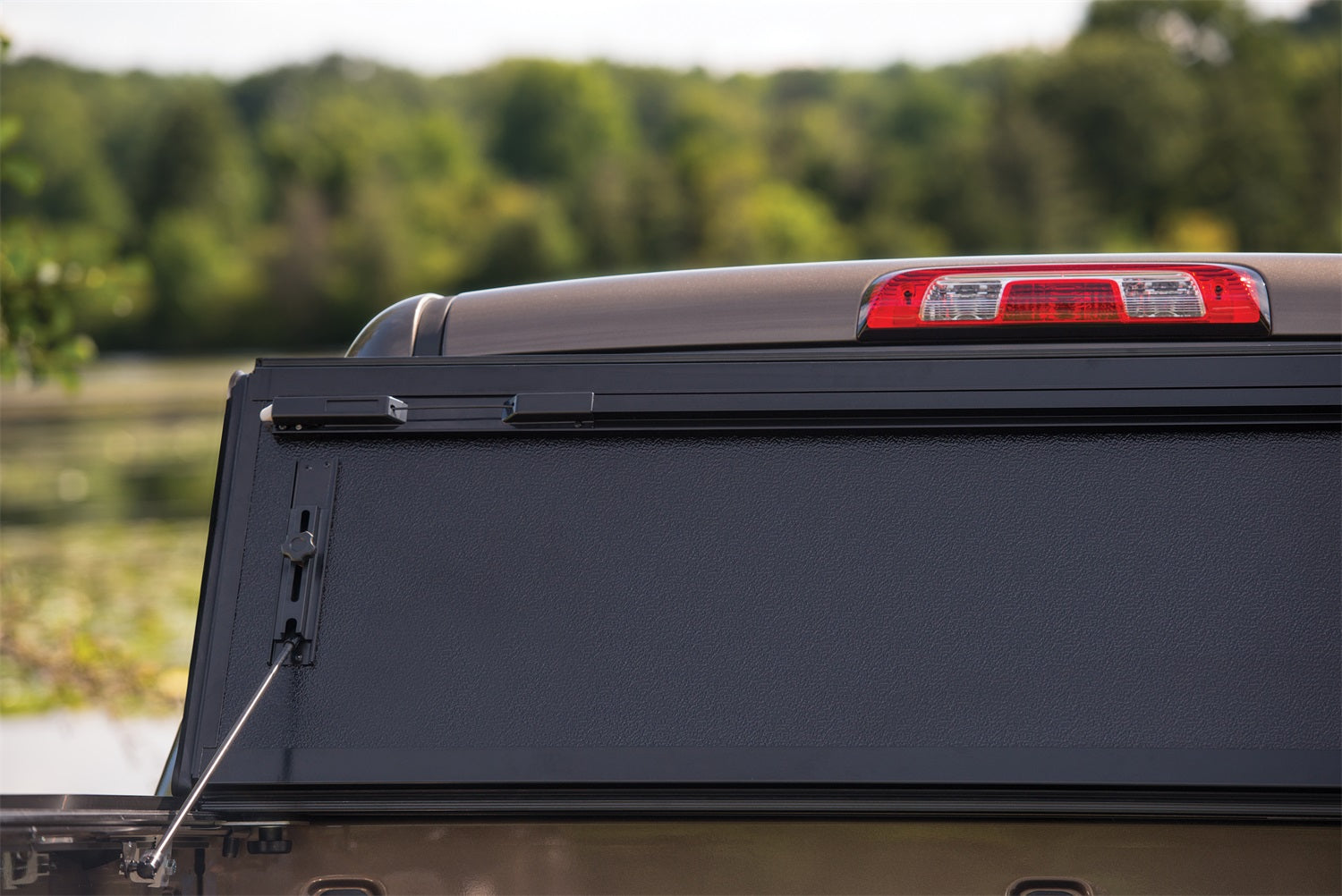 https://www.catalograck.com/ImgVDHR/BAK/BK_BAKFlip_Silverado_FlippedUp.jpg
