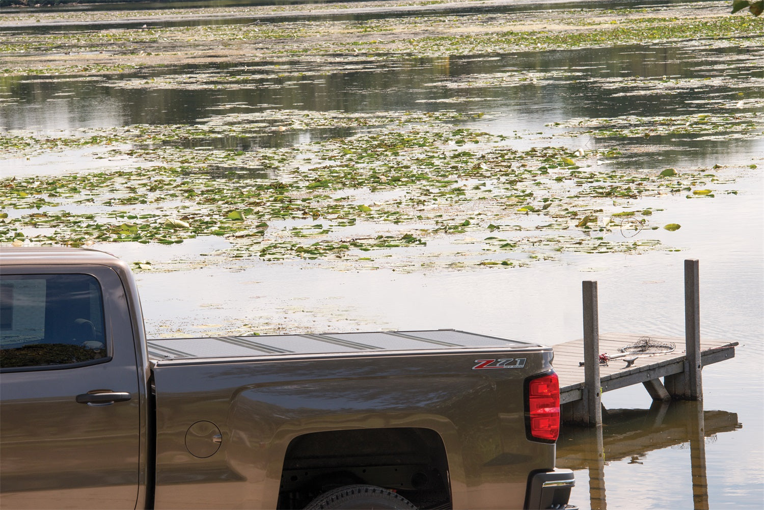 https://www.catalograck.com/ImgVDHR/BAK/BK_BakFlip_FiberMax_Silverado_cover_closed_H.jpg