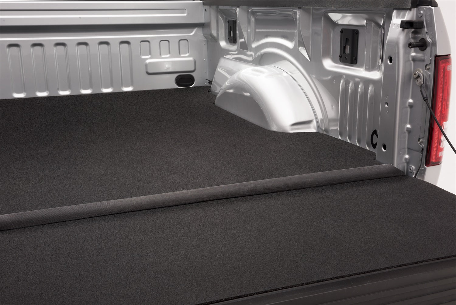 https://www.catalograck.com/ImgVDHR/BED/BR-BedTred-Impact-Mat-Ford-F150-Silver08.jpg