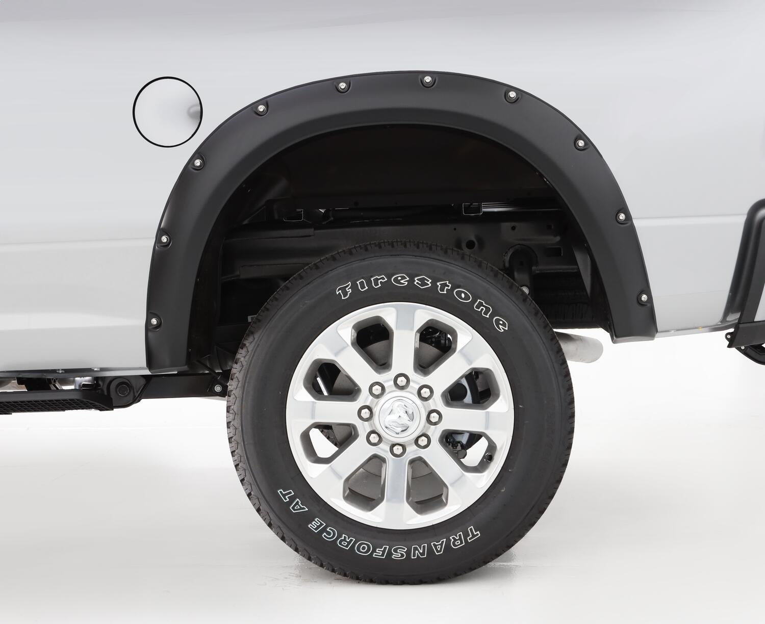 https://www.catalograck.com/ImgVDHR/BUS/BWRbushwacker_2019ram2500_pocketstyleflares_rear_50930-02.jpg