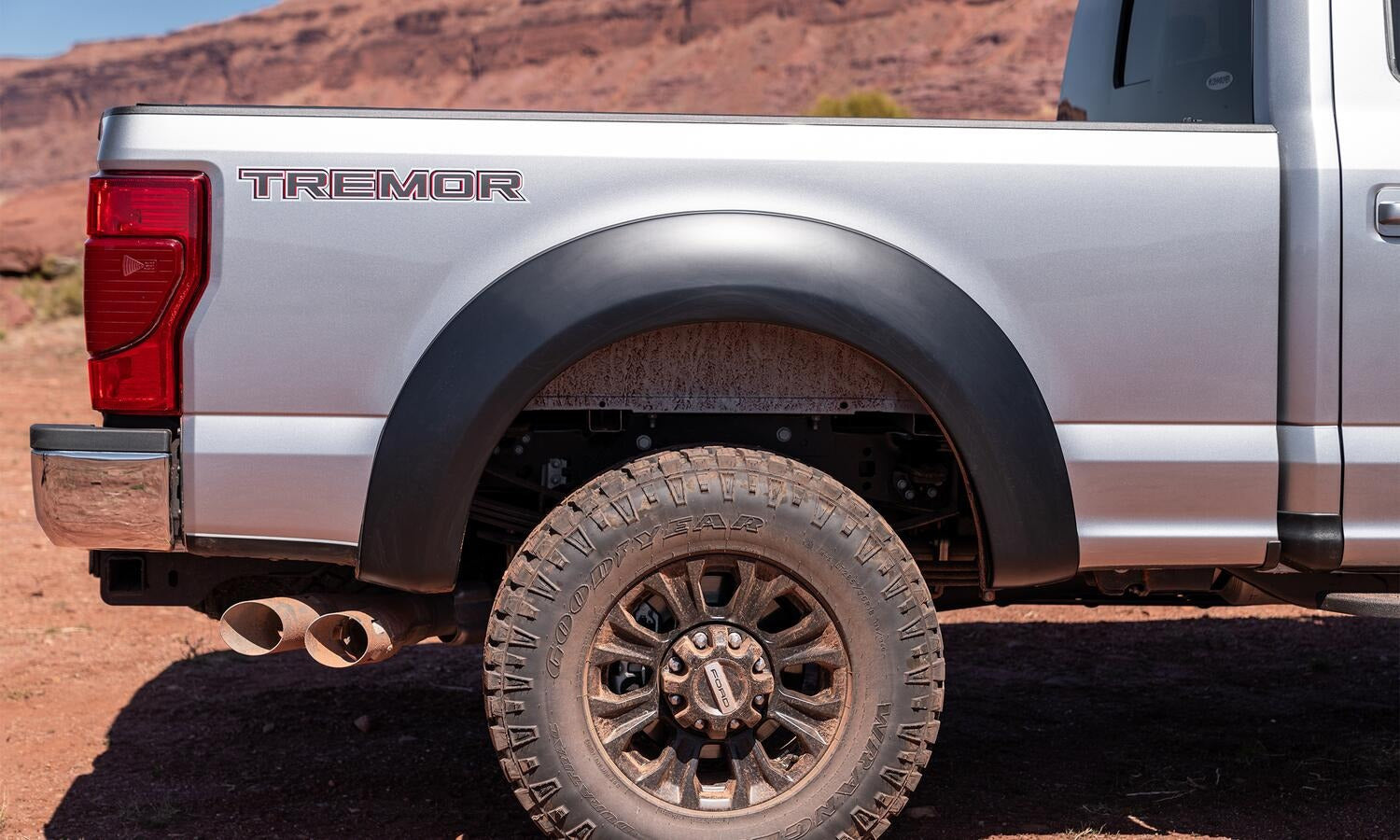 https://sdda.semadata.org/Standard/RealTruck Inc/BWRbw_EAF_flares_fordF350_rear_lifestyle_20088-02.jpg