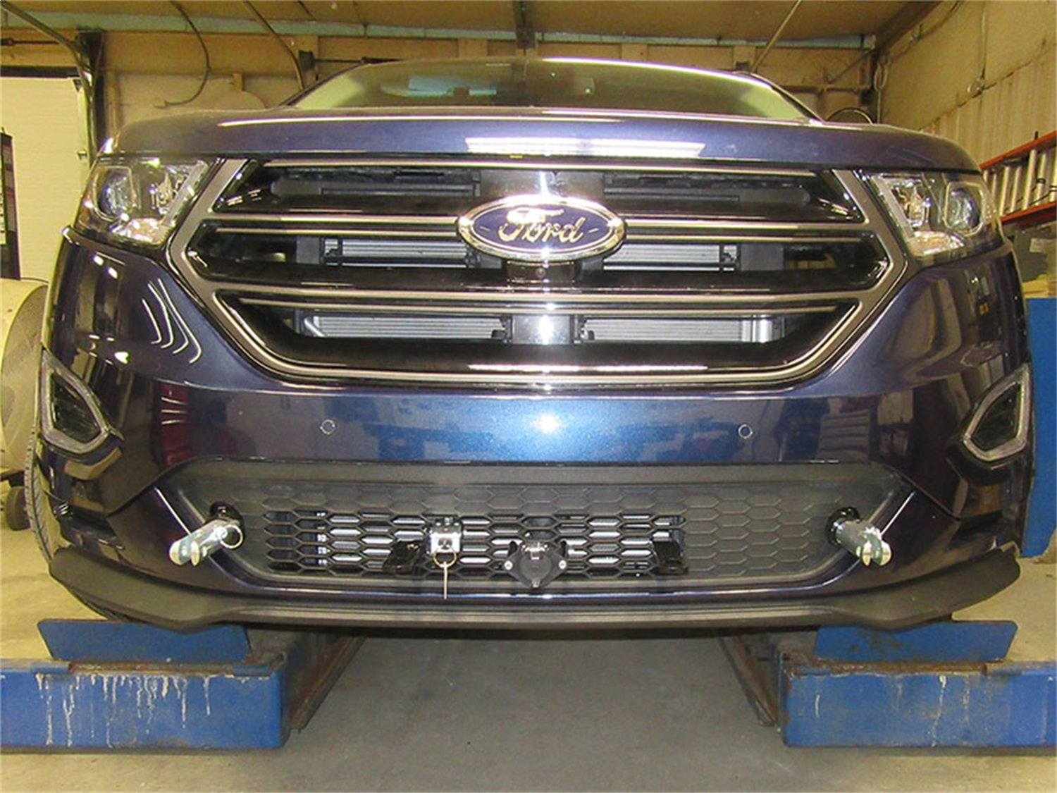 https://www.catalograck.com/ImgVDHR/BLX/BX2673_BlueOx_Baseplate_Ford_800x600.jpg