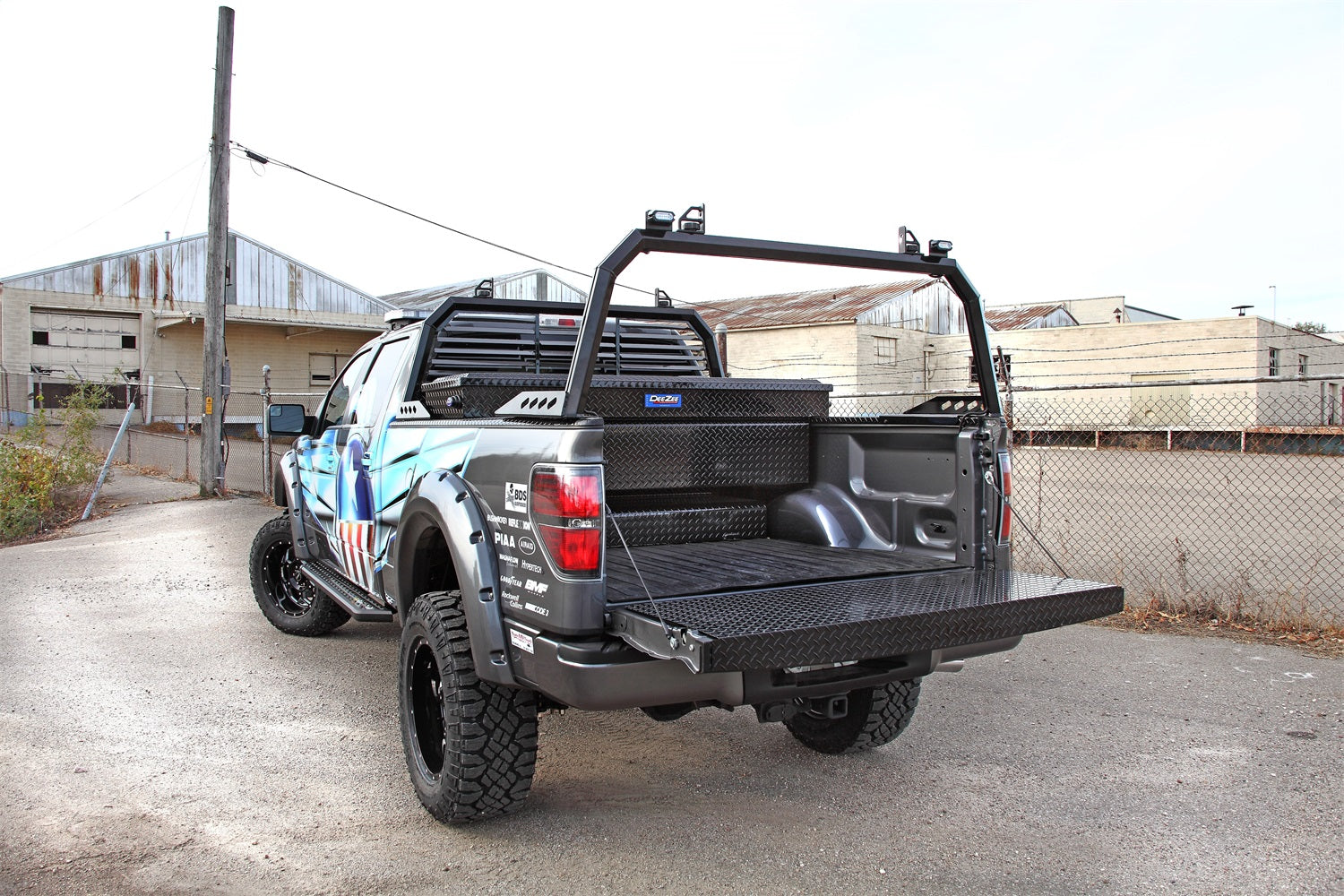https://www.catalograck.com/ImgVDHR/DEE/BedPro-TGP-BlackTread-Full-Lifestyle-02.jpg