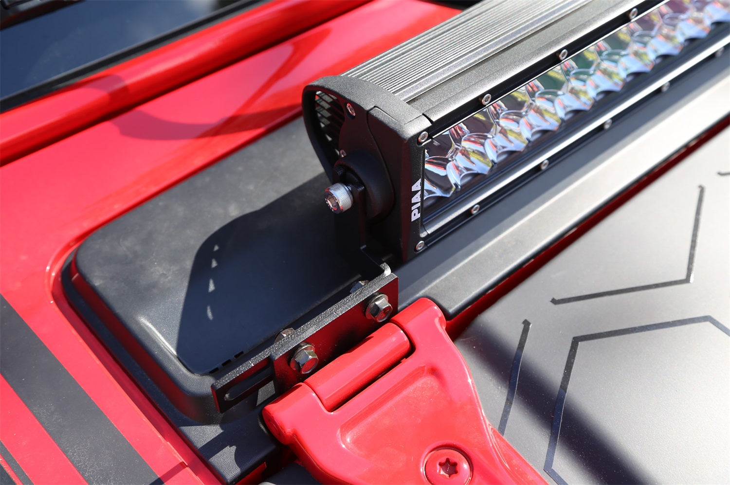 https://www.catalograck.com/ImgVDHR/DEE/Jeep-LightMount-DZ4456JP-01.JPG