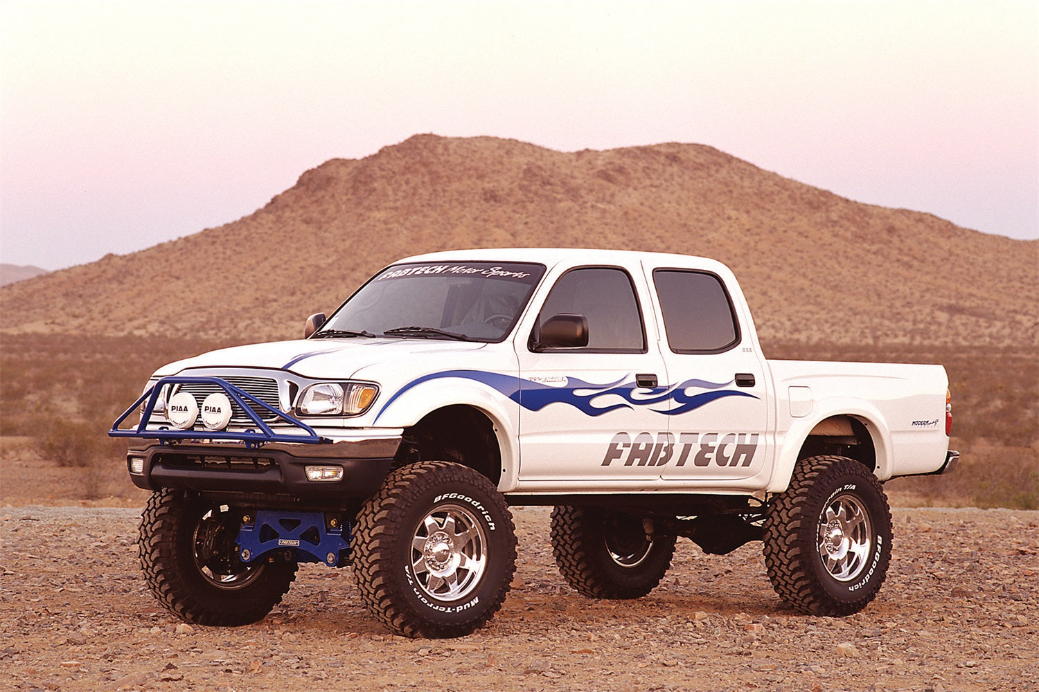 Fabtech K7002M Performance Lift System w/Shocks Fits 95-04 Tacoma