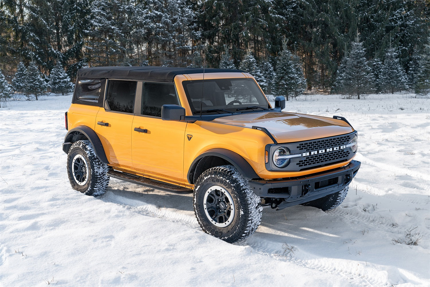 https://www.catalograck.com/ImgVDHR/NFA/NFBn-fab-roan-nerf-boards-2022-ford-bronco-orange-snow-lifestyle-03.jpg