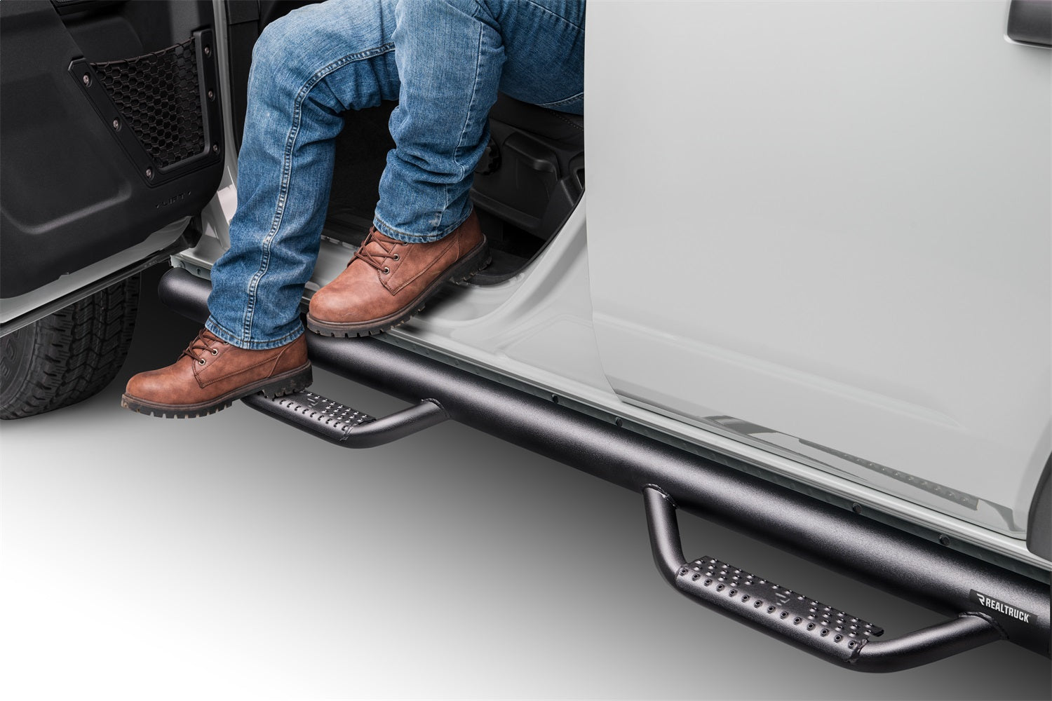 https://www.catalograck.com/ImgVDHR/NFA/NFBnfab-nerf-step-textured-2021-ford-bronco-cactus-gray-studio-11.jpg