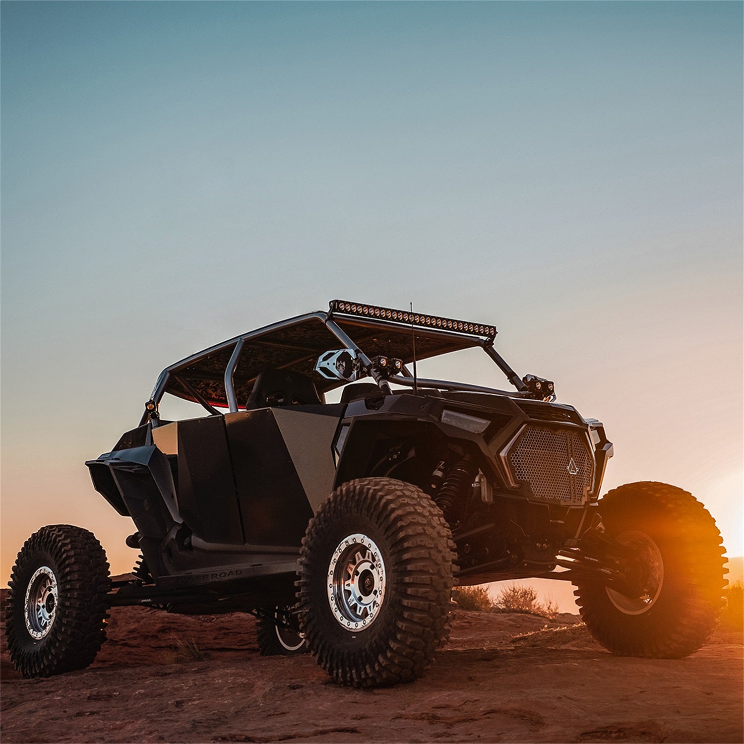 https://www.catalograck.com/ImgVDHR/RIG/RIGID_Revolve_Amber_Lifestyle-02.jpg