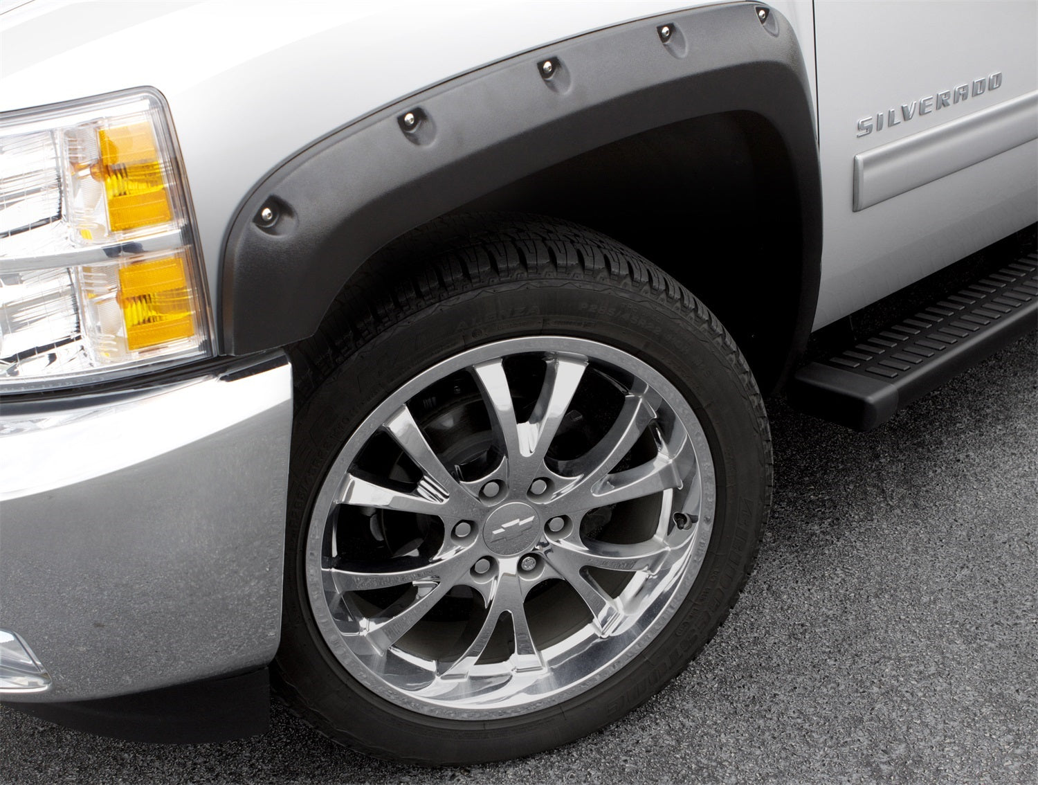 https://www.catalograck.com/ImgVDHR/LUN/RX_Fender_Flare_Lifestyle_HR.jpg