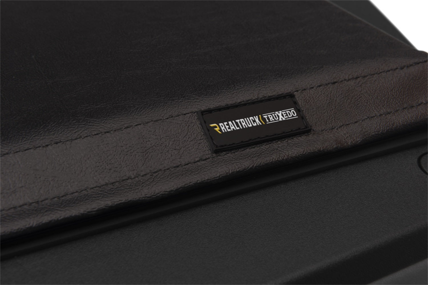 https://www.catalograck.com/ImgVDHR/TRX/TX_LoPro_17Honda-Ridgeline_Details_04Badge_RT.jpg