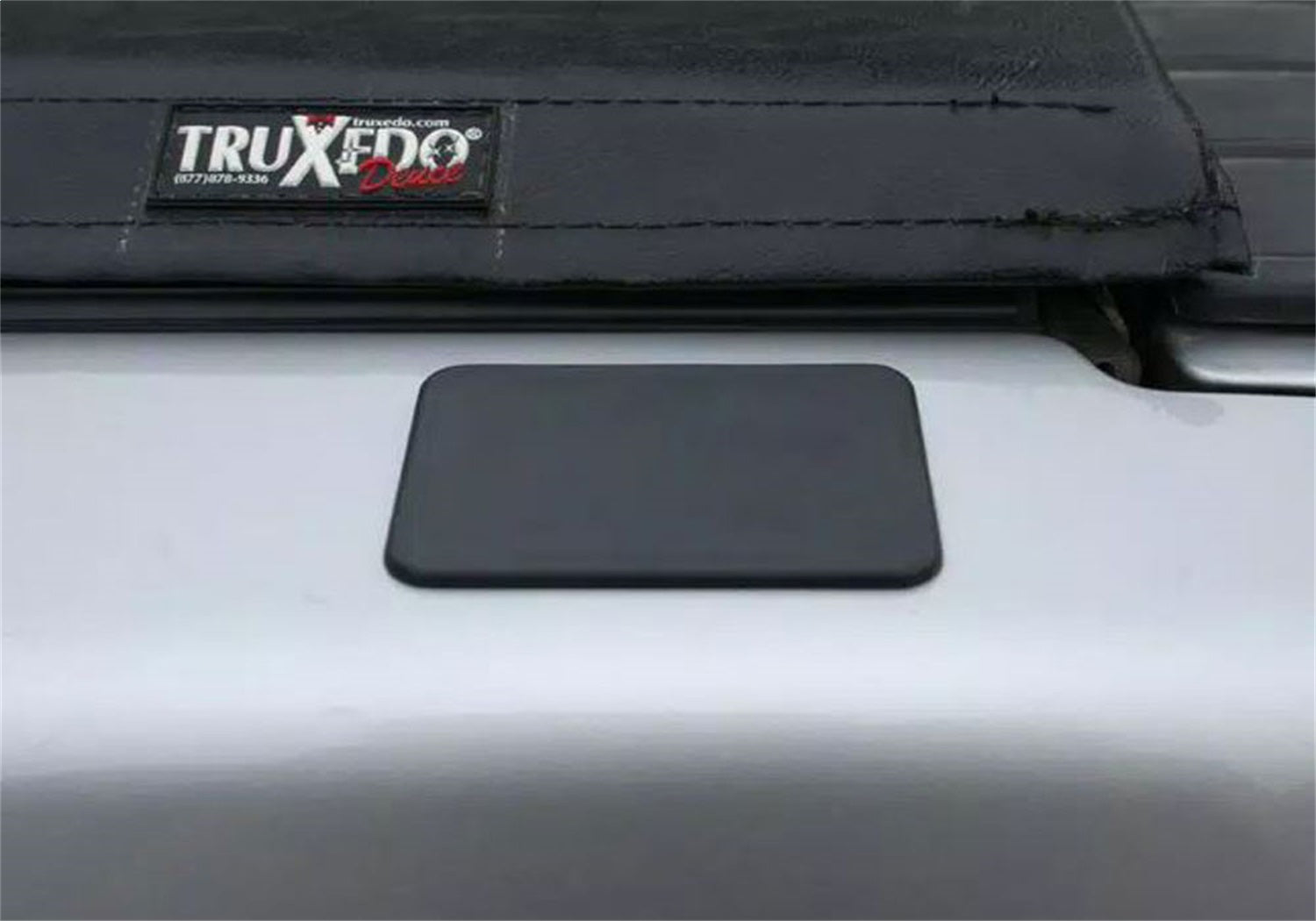 https://www.catalograck.com/ImgVDHR/TRX/TruXedo_Stake_Pocket_Covers_2.jpg
