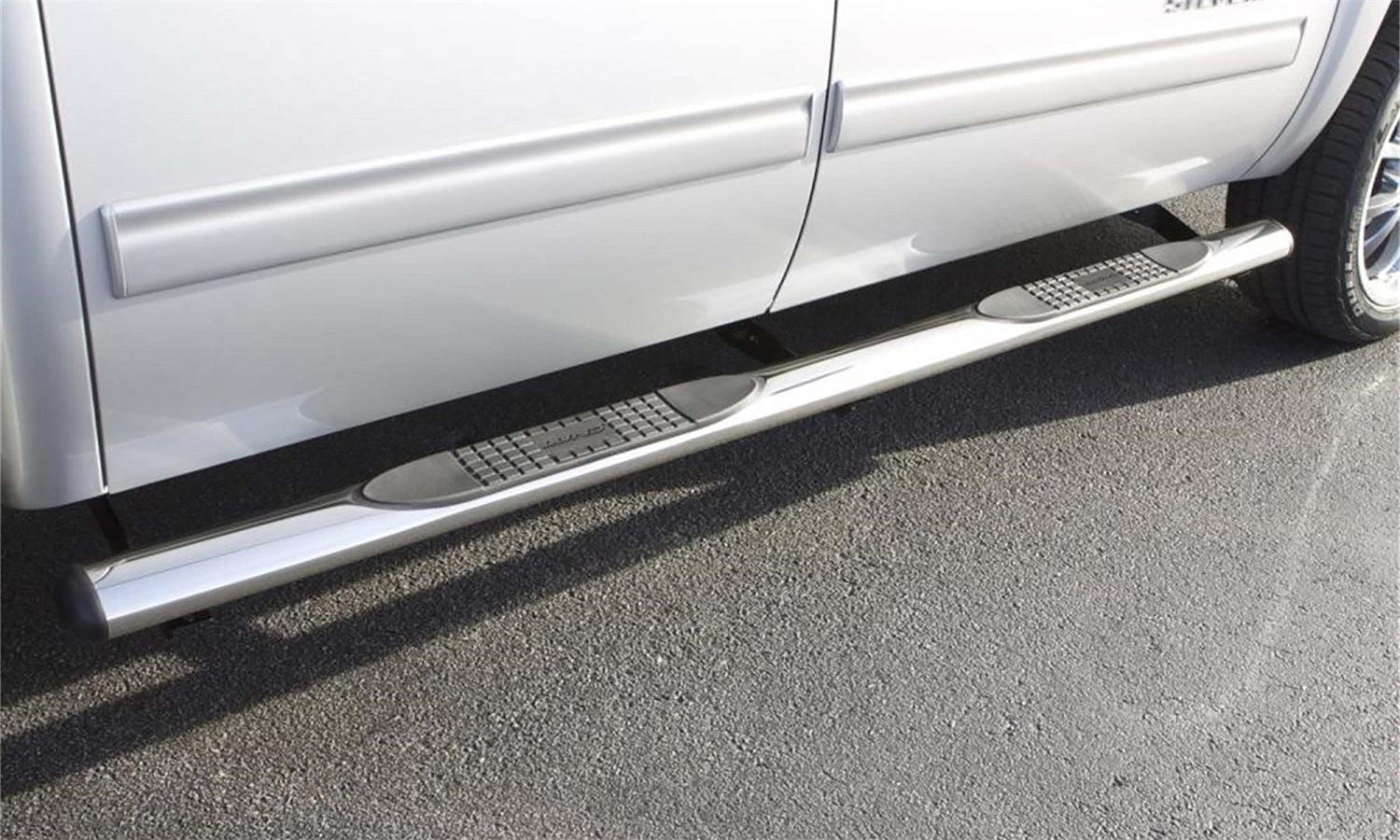 Lund 23589173 4 Inch Oval Straight Nerf Bar