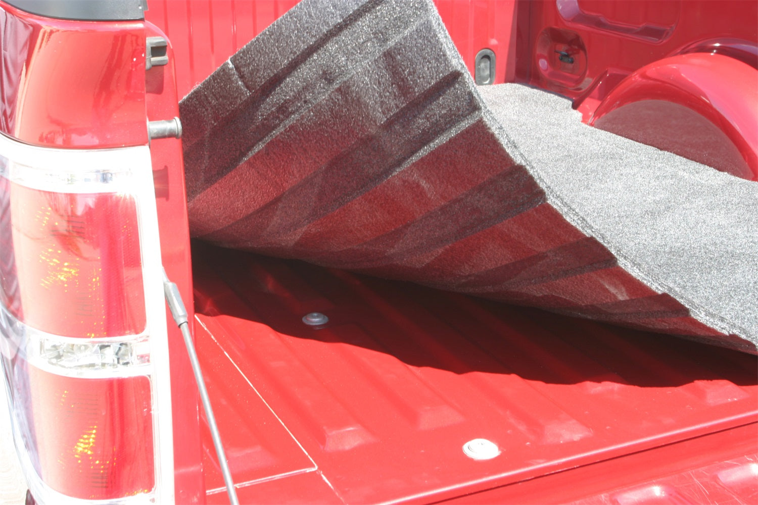 https://www.catalograck.com/ImgVDHR/BED/XBR-BedRug-Mat-F150-GrooveDetail.jpg