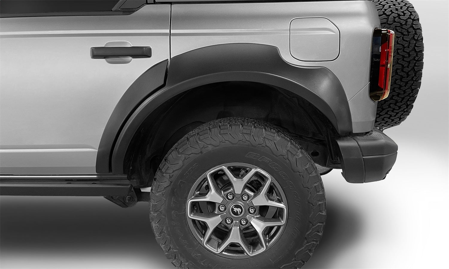 https://www.catalograck.com/ImgVDHR/BUS/bwr_eaf_flares_4pc_bronco_rear_20961-02.jpg