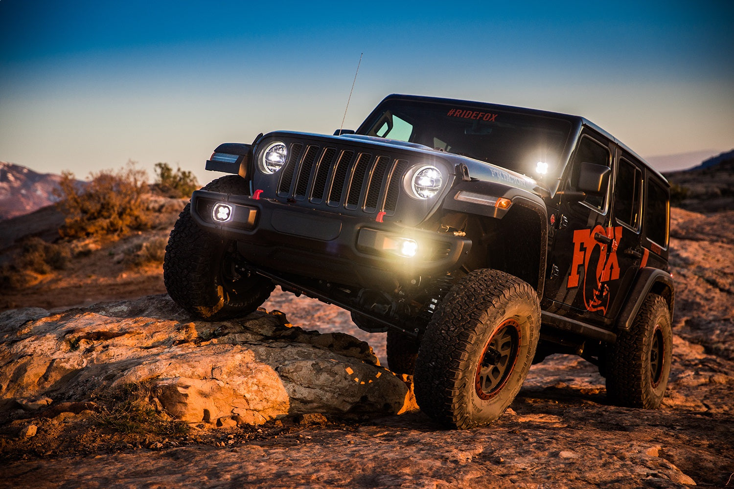 https://www.catalograck.com/ImgVDHR/FSX/fox-stock-photo-jeep-jl-b.jpg