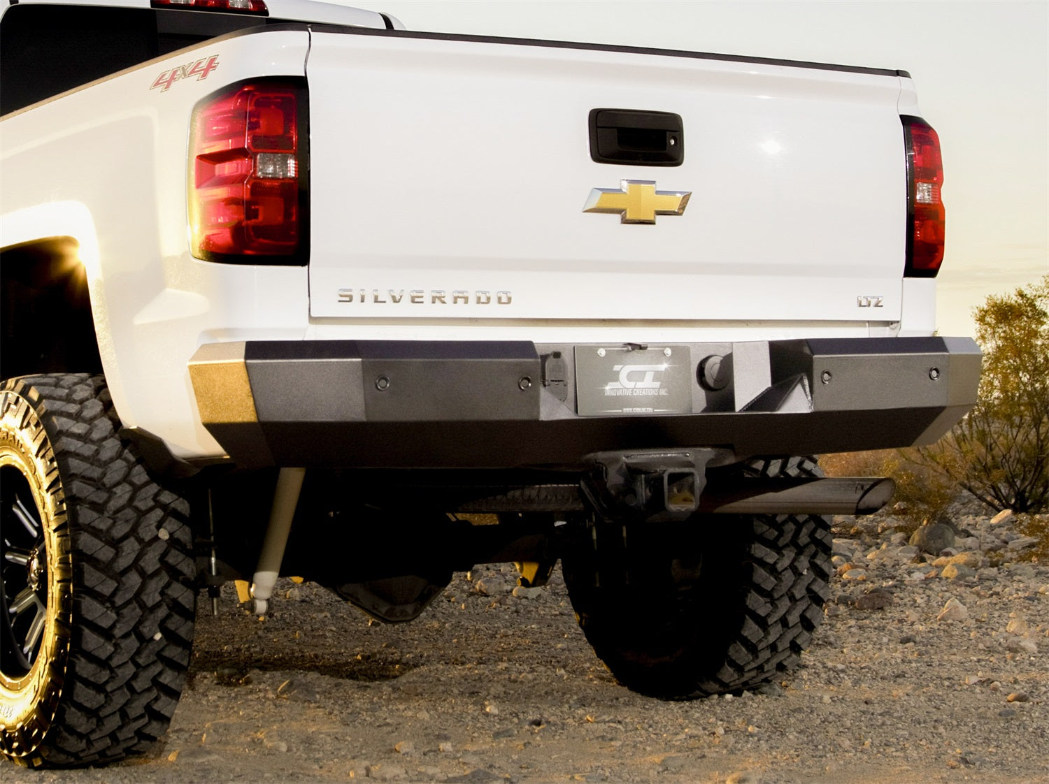 https://www.catalograck.com/ImgVDHR/ICI/ici-alumilite-bumper-rbm95chn-lifestyle.jpg