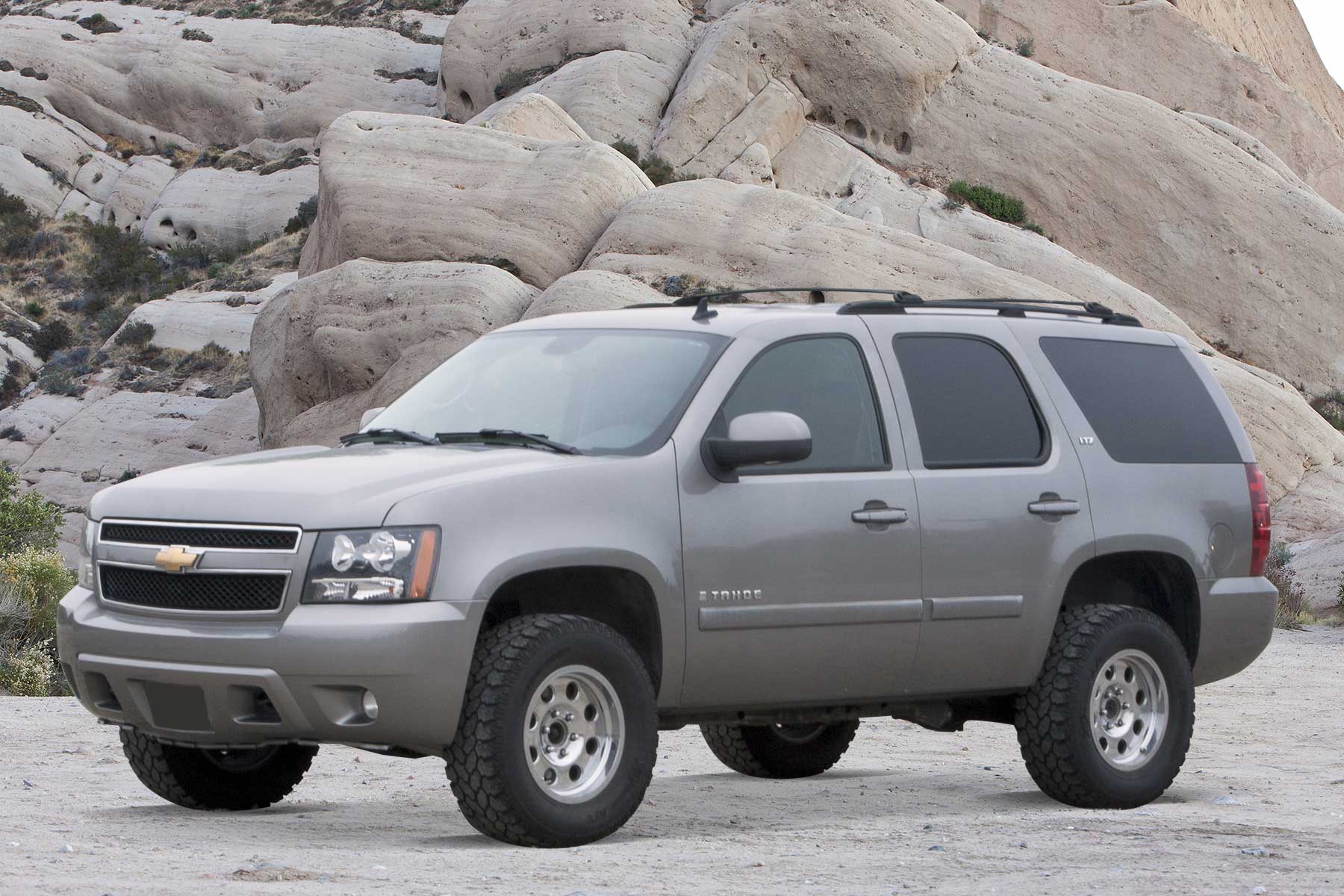https://sdda.semadata.org/Standard/Warn Industries/k1060-beauty_Tahoe_rock.jpg
