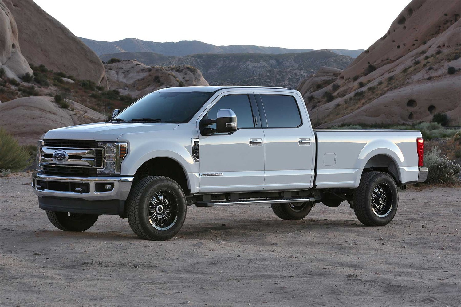 Fabtech K2333M Basic Lift System w/Shocks Fits F-250 Super Duty F-350 Super Duty