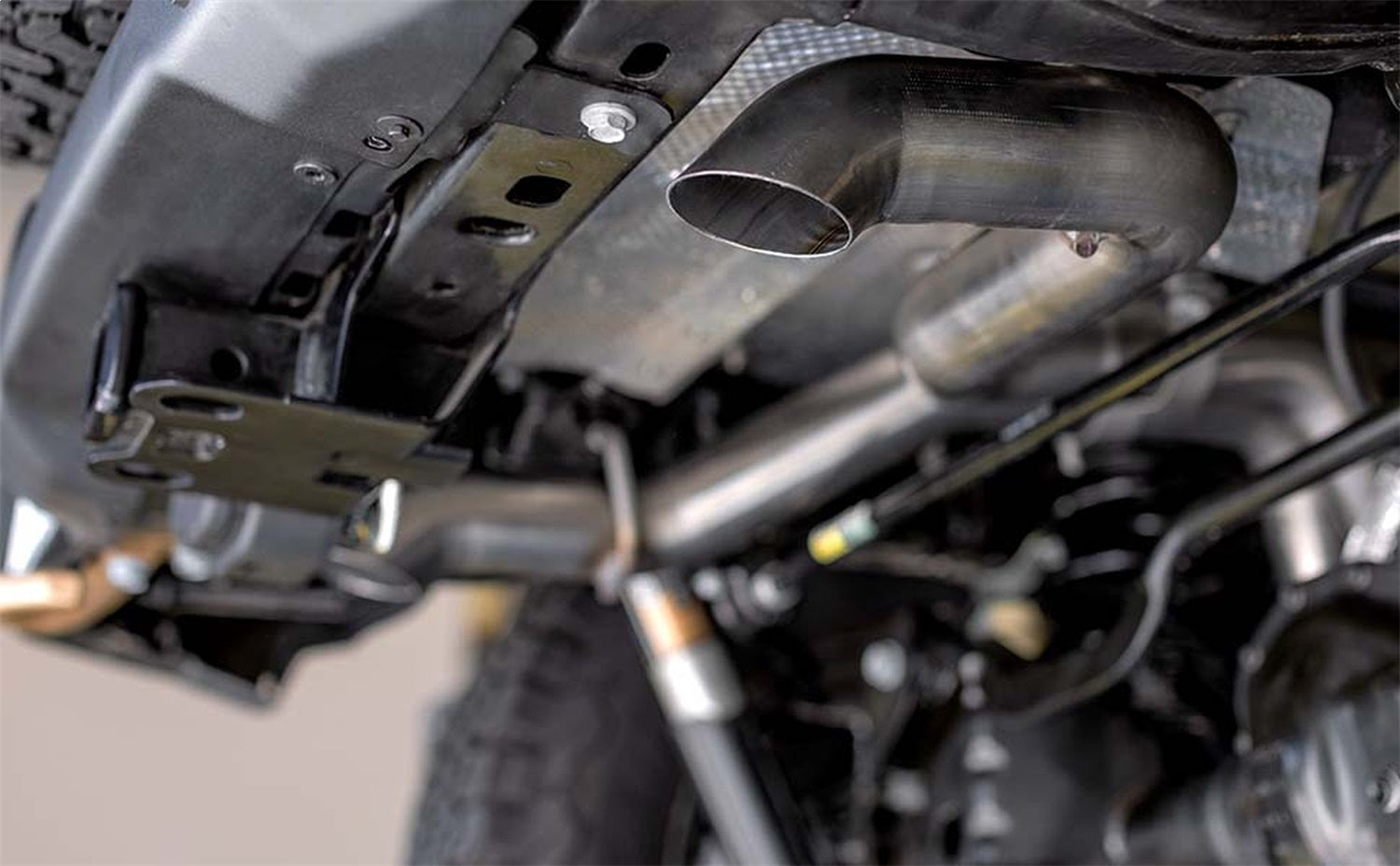 https://www.catalograck.com/ImgVDHR/MGF/magnaflow-rock-crawler-series-built-to-last-exhaust-system-04.jpg