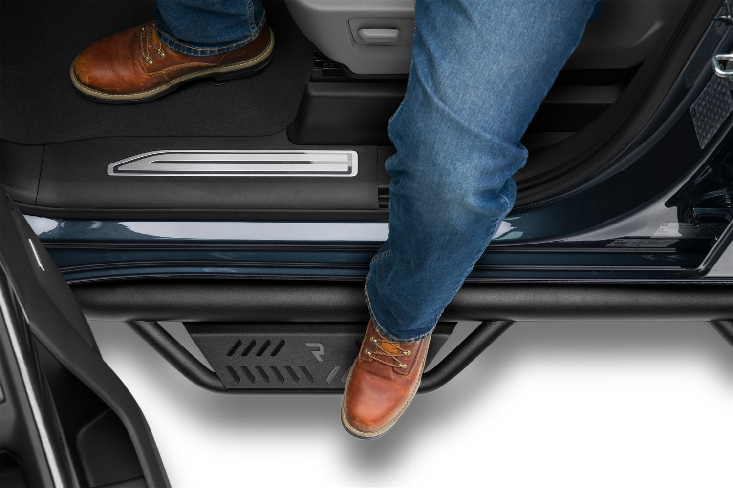 https://www.catalograck.com/ImgVDHR/NFA/nfab-podium-lg-black-textured-2020-chevrolet-silverado-2500-blue-stu2.jpg